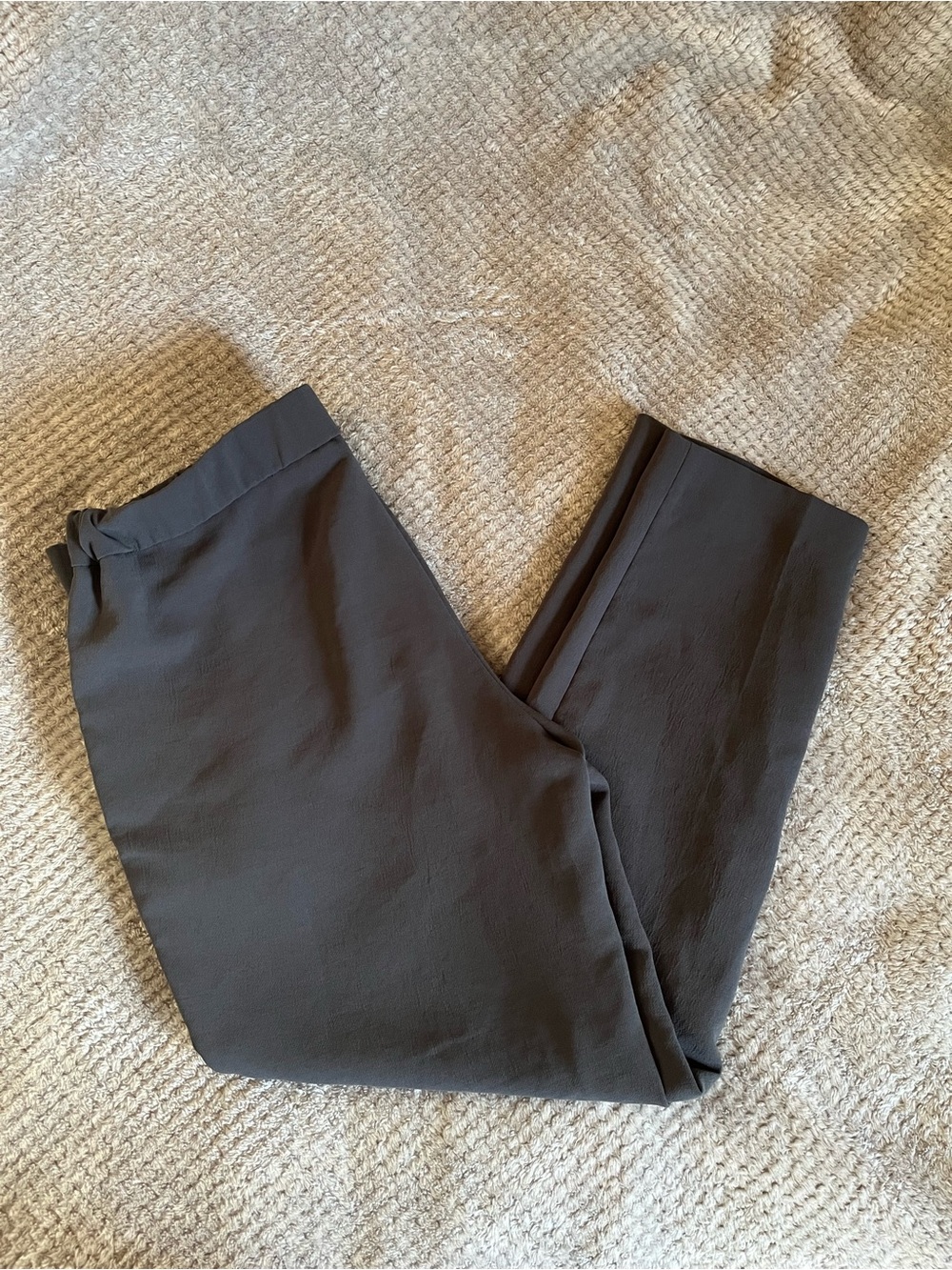 Aritzia Wilfred Darontal Cropped Crepe Trousers - Picture 2 of 10